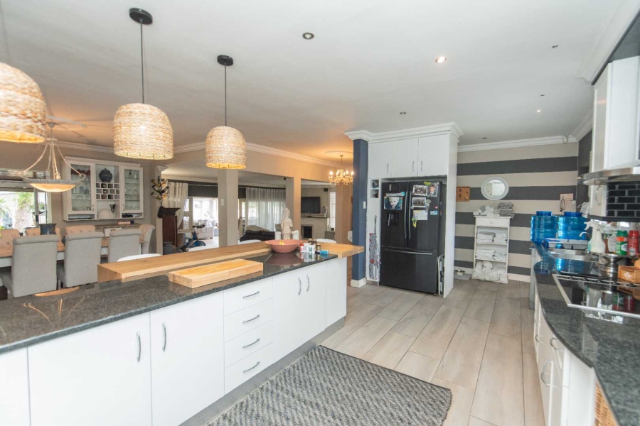 8 Bedroom Property for Sale in Summerstrand Eastern Cape